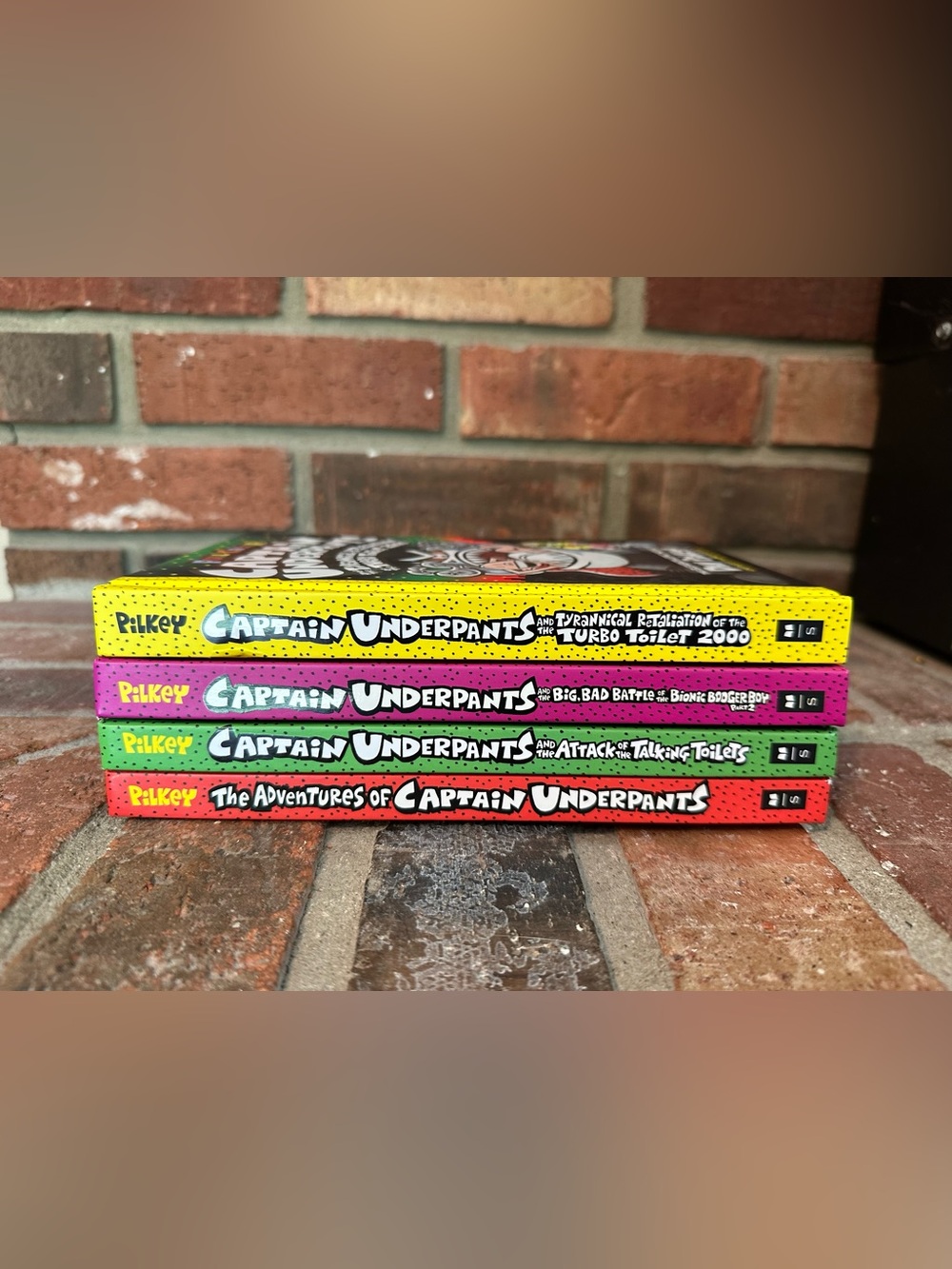 Lot Of 4 Captain Underpants Hardcover Epic Novels 1, 2, 7 and 11 Full Color - Picture 3 of 9